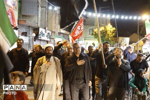 فیروزکوه در سوگ و خشم؛ طنین فریادهای مردم در تجمعات شبانه مردم در خون‌خواهی رهبر شهید