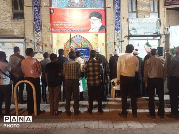 اجلاس سراسری نماز و تجلیل از دانش‌آموزان فعال در حاجی‌آباد