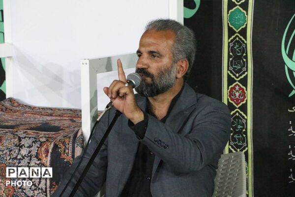 روضه‌خوانی کنار ریل قطار یزد؛ آیینی متفاوت در مسیر عبور شهروندان