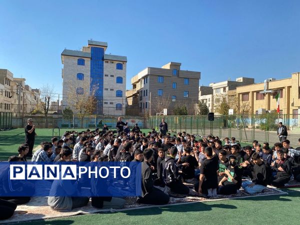 دانش‌آموزان مدرسه شاهد شهید کاظمی در سوگ شهادت حضرت فاطمه (س)