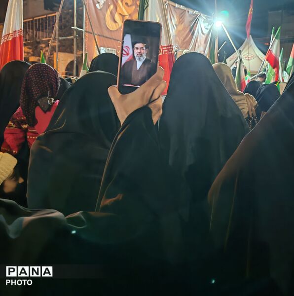 بلوار فضل، صحنه عشق و ارادت ملت به رهبر در شبی دیگر