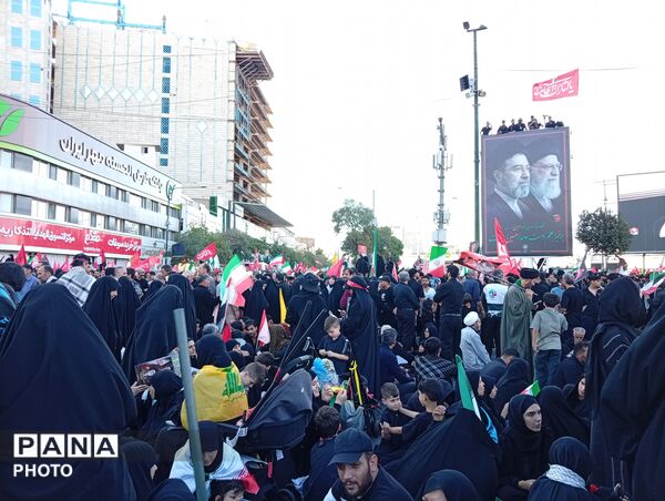 تشییع و تدفین قائد شهید امت در شهر مشهد مقدس