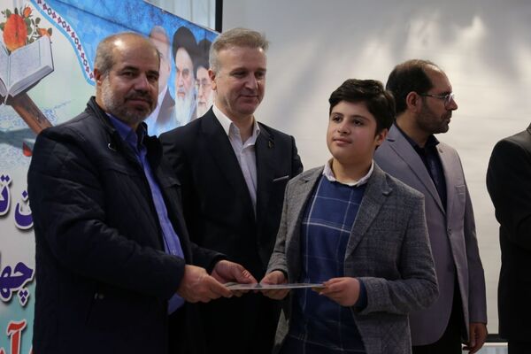 آیین تجلیل از برگزیدگان جشنواره قرآن عترت و نماز آذربایجان شرقی