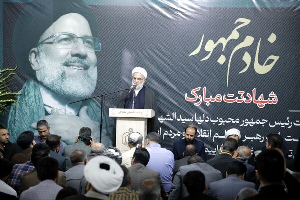مراسم بزرگداشت شهیدان راه خدمت در مسجد جامع سنندج 