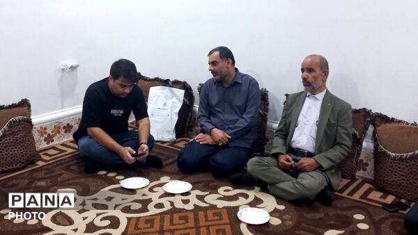 تکریم خانواده شهید حبیب نوذری در شهرستان جم
