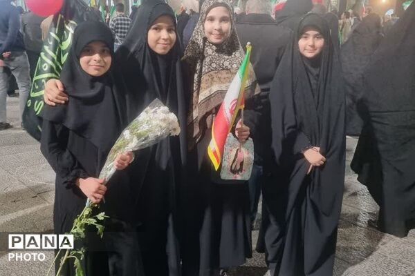 حضور دانش‌آموزان و معلمان دبستان حاتم ناحیه دو شهرری در تجمعات شبانه ضد صهیونیستی