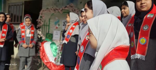 جشنی به رنگ پرچم ایران در دبستان نیایش 