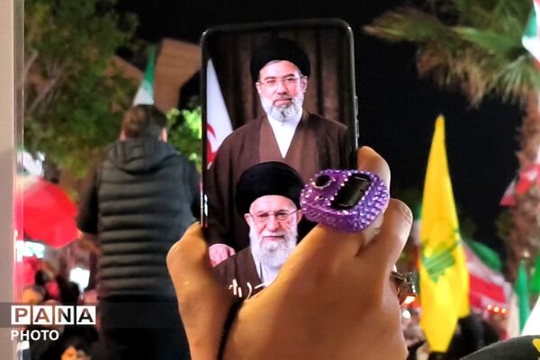 میدان هفت‌تیر بهارستان دو میزبان راهپیمایی شبانه مردم و فرهنگیان