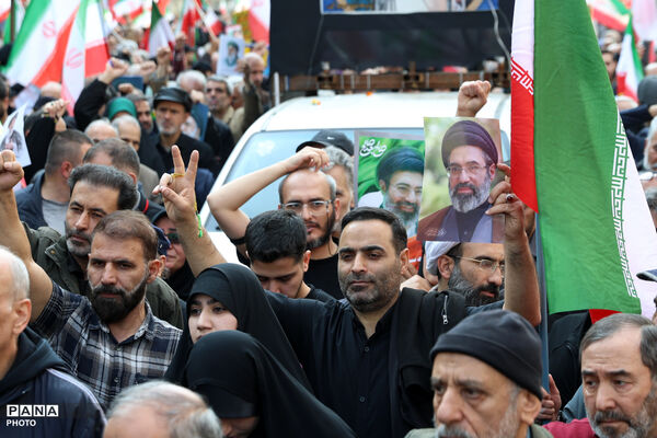 تشییع پیکر شهیدان لاریجانی، سلیمانی و شهدای ناوشکن دنا - 3