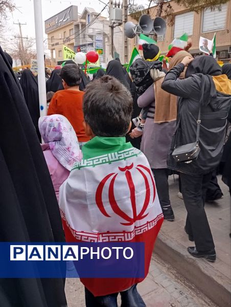 اقتدار کودکان نی‌ریزی در حماسه 22 بهمن