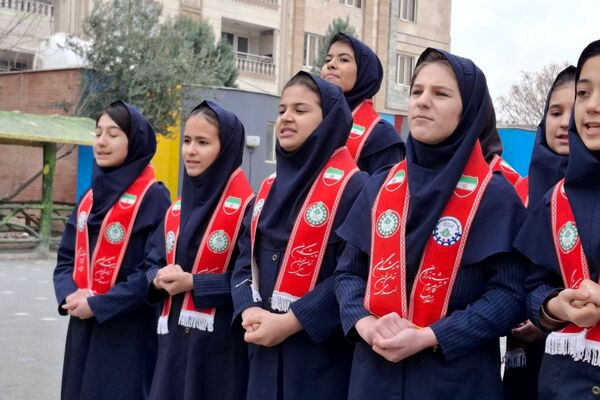 جشن ولادت منجی، در مدرسه مریم بهارستان دو