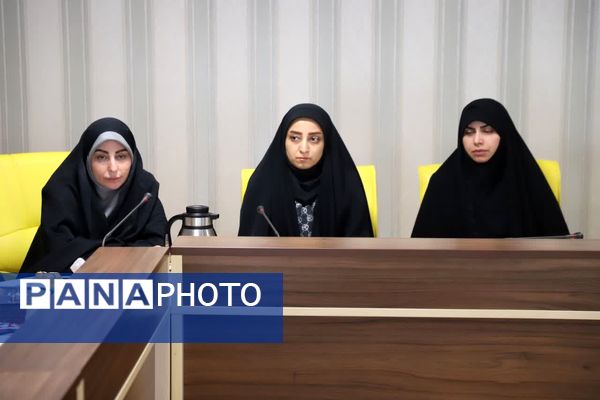 نشست مدیرکل آموزش و پرورش آذربایجان شرقی با نمایندگان مجلس دانش‌آموزی