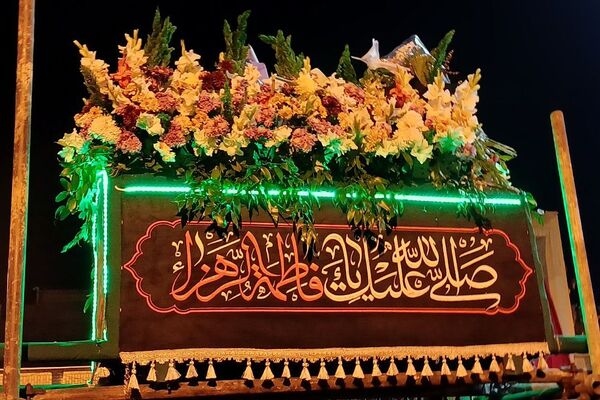 شکوه حماسه حضور مردم ورامین در مراسم تشییع نمادین و مراسم شام غریبان حضرت زهرا(س)