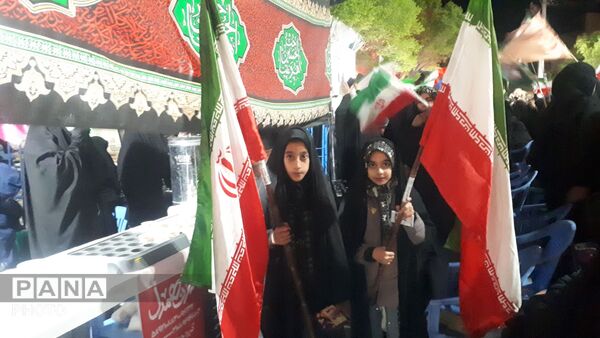 حضور پرشور پیشتازان سازمان دانش‌آموزی ابرکوه در تجمعات شبانه