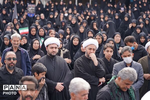 تجمع مردم غیور و ولایتمدار بم در سوگ شهادت رهبر انقلاب