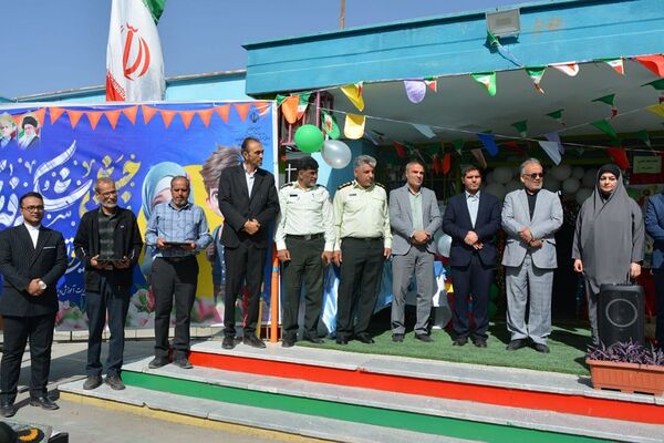 برگزاری جشن شکوفه‌های کلاس اولی دربهارستان‌دو