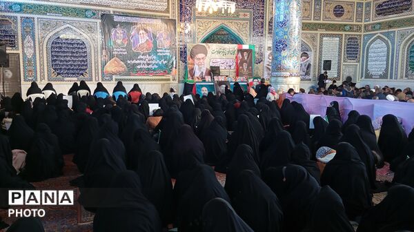 تجدید بیعت مردم بن با سومین رهبر انقلاب اسلامی در آیین گرامیداشت شهدای وطن