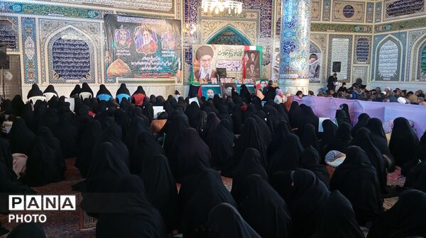 تجدید بیعت مردم بن با سومین رهبر انقلاب اسلامی در آیین گرامیداشت شهدای وطن