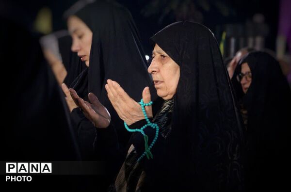 مردم گرگان همچنان در سنگر خیابان