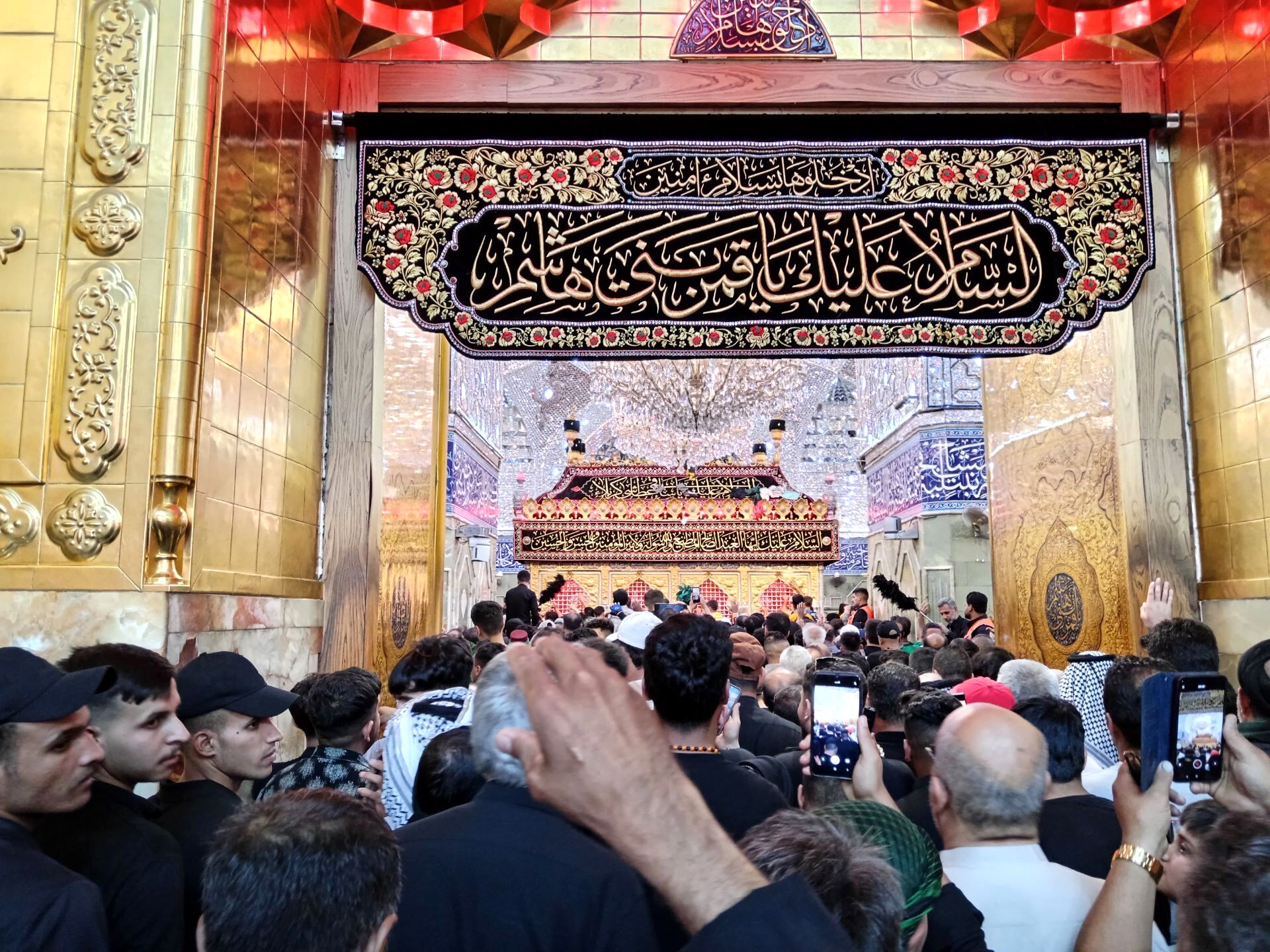پیاده روی اربعین  و زیارت حرمین مطهر امام حسین علیه السلام و حضرت ابوالفضل عباس علیه السلام 
