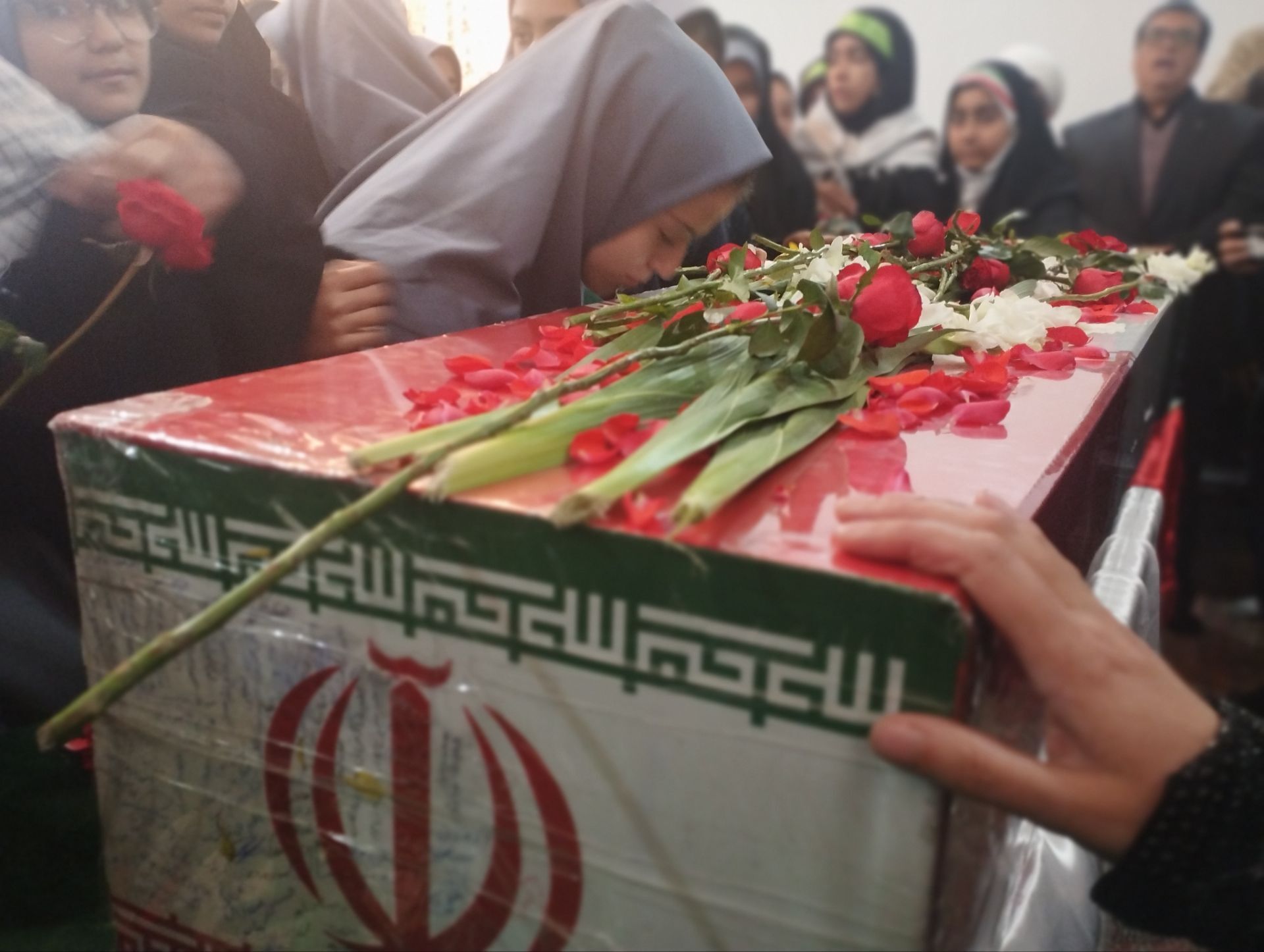 آخرین وداع دانش‌آموزان تبریزی با شهدای گمنام 