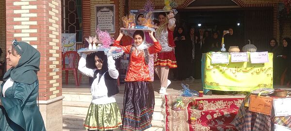 برگزاری جشن مازندران در دبیرستان فضیلت شهرستان قائمشهر