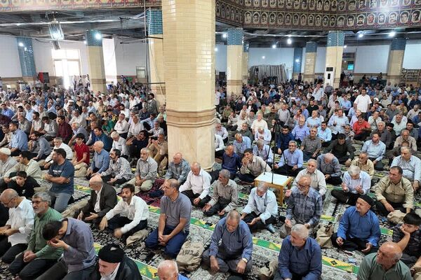 برپایی میز خدمت آموزش و پرورش شهرستان قدس در مصلی نماز جمعه
