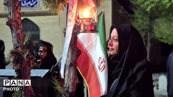 اربعین سردار غلامرضا سلیمانی و هم‌نوایی با کاروان حسینی در تجمع مردمی