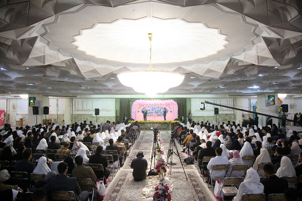 جشن ازدواج ۷۳۰ زوج دانشجوی در حرم حضرت معصومه(س)