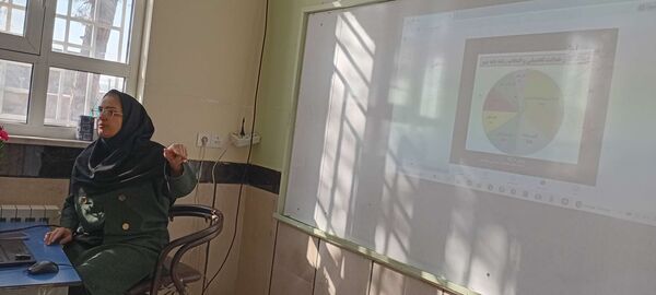 دومین جلسه هدایت تحصیلی پایه نهم در دبیرستان مادرمهربان خلیل آباد