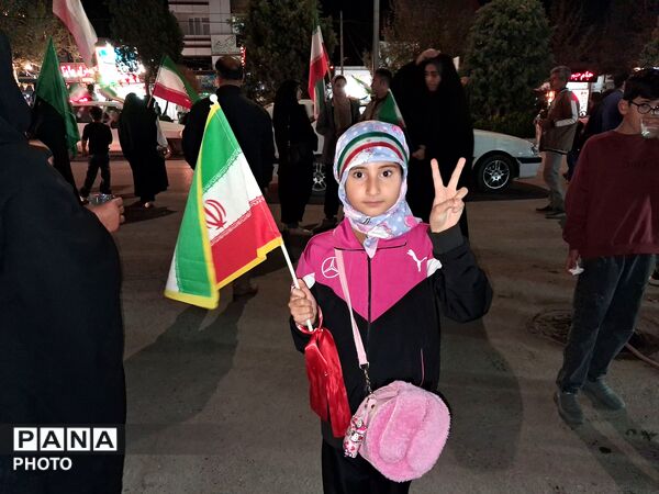 وحدت  رمز پیروزی مقابل دشمن 