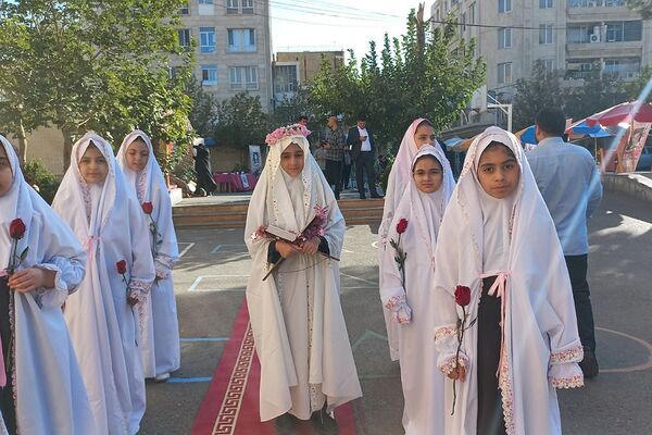 نواختن زنگ سال تحصیلی ۱۴۰۳-۱۴۰۴ در شهرستان شهریار