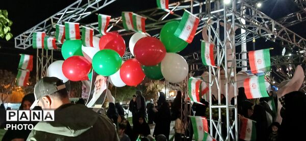 حضور پررنگ مردمان هشتگرد در راهپیمایی هرشب 