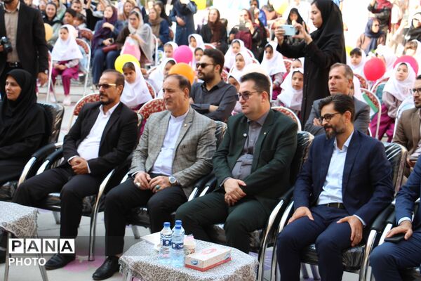 جشن شکوفه‌ها در بجنورد با نواخته‌شدن زنگ مهر و آغاز سال تحصیلی کلاس اولی‌ها