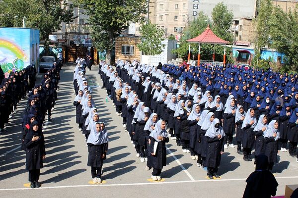 برگزاری انتخابات همیار مشاوران دبیرستان حضرت معصومه(س) ناحیه چهار کرج 