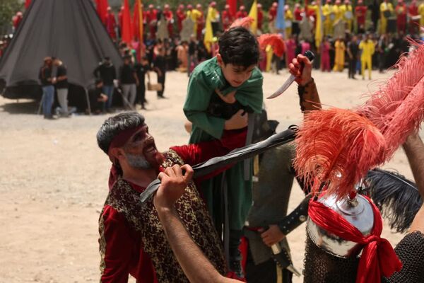 مراسم خیمه سوزی هیات «خیام الحسین» در قم