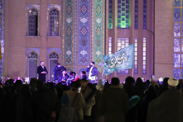 همخوانی سرود «سلام یا مهدی» با حضور ابوذر روحی در مسجد جمکران