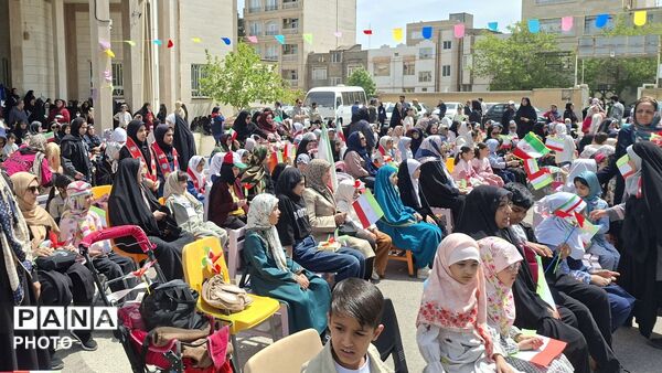 هم صدا با دختران شهید مینابی در روز دختر