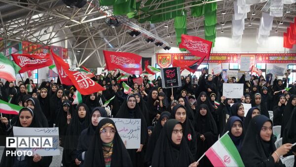 هم‌صدایی سه هزار دانش‌آموز اصفهانی در پویش ملی باید برخاست 