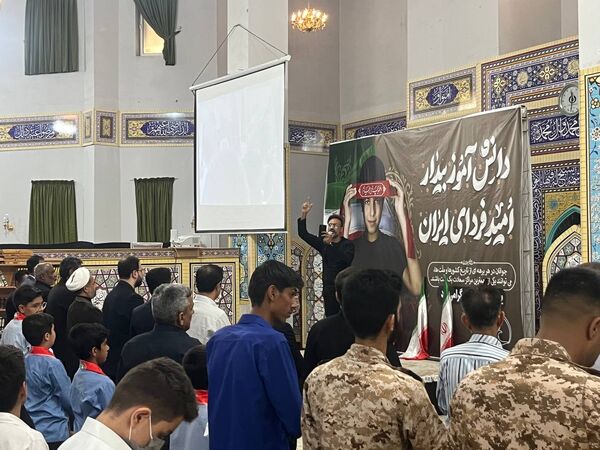 حضور قائم‌مقام معاون وزیر در سازمان دانش‌آموزی در  راهپیمایی ۱۳ آبان شهرک مروارید بندرعباس