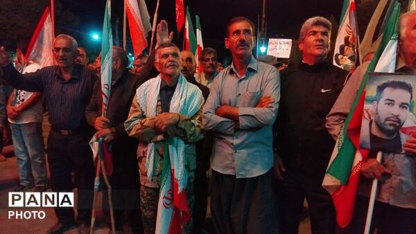  دویست و سومین شب تجمعات «بیعت با رهبری» در نورآباد با تجدید میثاق و نماز استغاثه 