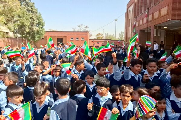 فرزند شهید این بار به گونه ای دگر راهی مدرسه شد
