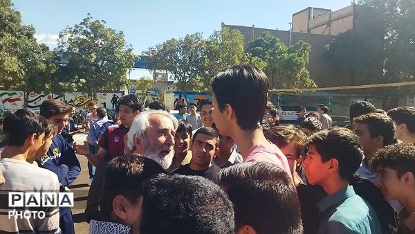 حضور  خیر مدرسه ساز نیشابوری در دبیرستان شاهد ابوذر غفاری