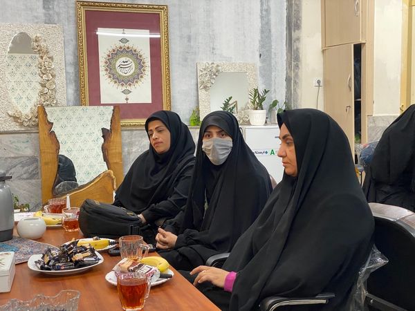 تقدیر از مشاور هنرستان مهدیزاده نیا ناحیه هفت مشهد