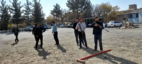 مسابقه طناب کشی و تیراندازی با تفنگ بادی در زاوه
