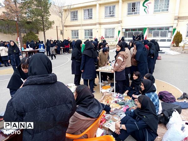 برپایی بازارچه دانش آموزی در دبیرستان شاهد هاجرشهرستان کاشمر