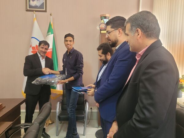دیدار معاون پرورشی و فرهنگی اداره‌کل آموزش و پرورش استان اصفهان با اعضای مجلس دانش آموزی اصفهان