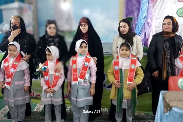 مراسم روز مادر و تحلیف پیشتازان در دبستان شهید سرافراز