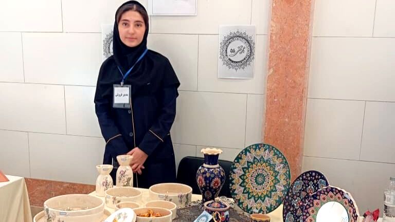 بزرگترین دستاورد من کسب درآمد از طریق هنر میناکاری است