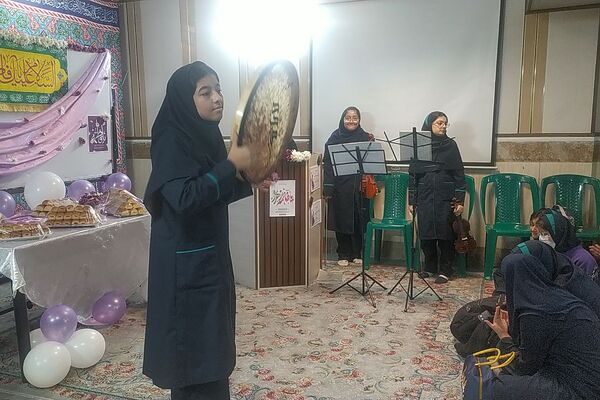 هنرنمایی دانش‌آموزان مدارس ناحیه دو شهرری در جشن میلاد حضرت فاطمه (س)